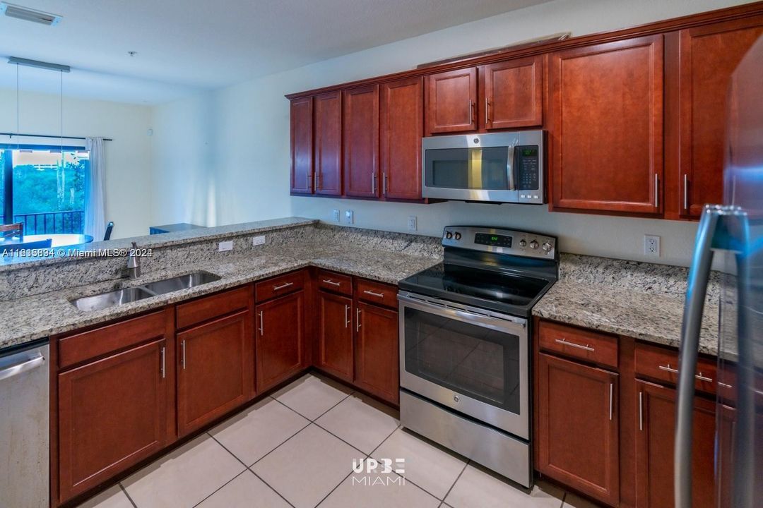 For Rent: $3,350 (3 beds, 2 baths, 1280 Square Feet)