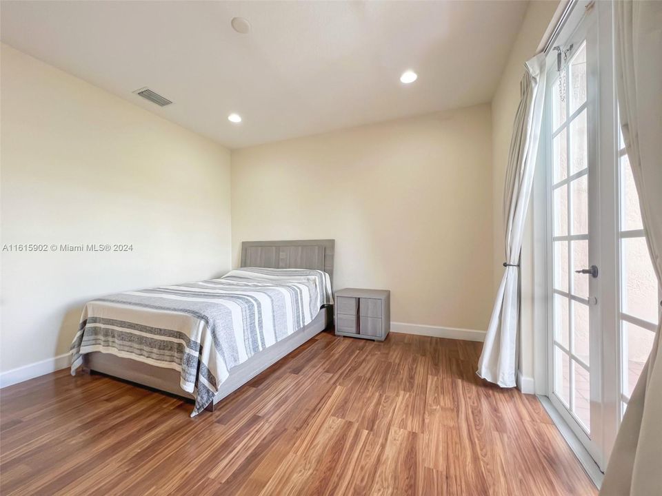 For Rent: $2,800 (2 beds, 2 baths, 1678 Square Feet)