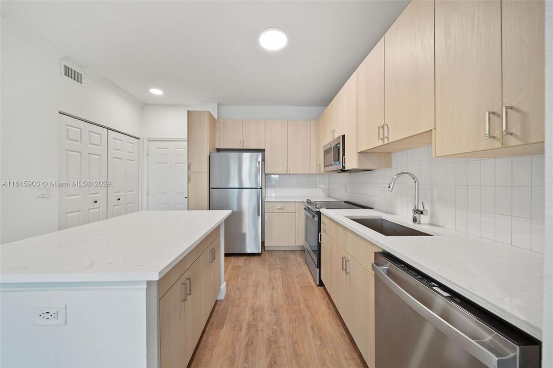 For Rent: $2,503 (2 beds, 2 baths, 1059 Square Feet)