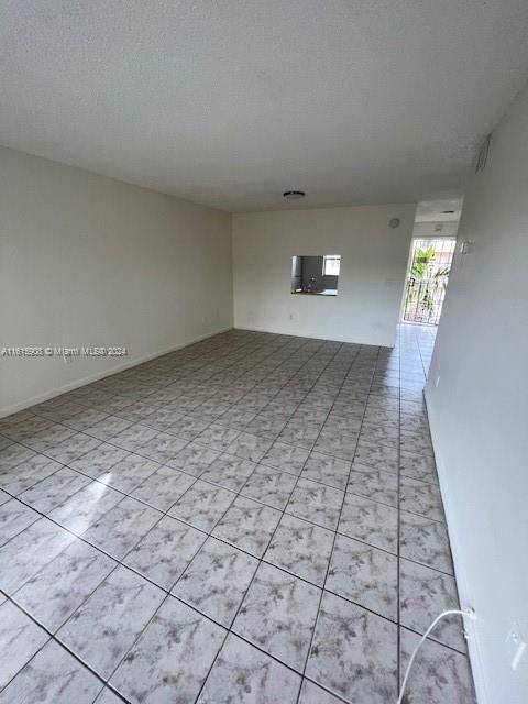 For Rent: $1,750 (2 beds, 2 baths, 959 Square Feet)