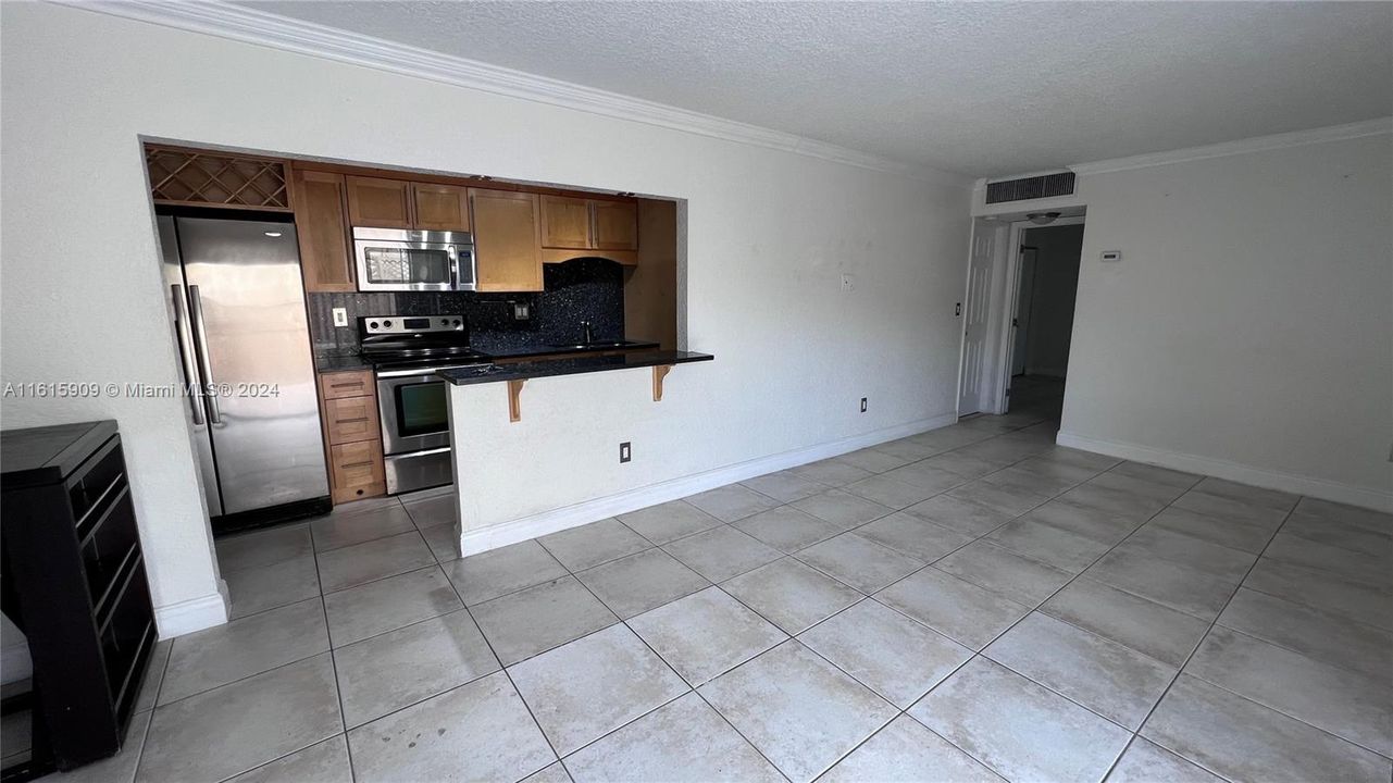 For Rent: $2,100 (1 beds, 1 baths, 780 Square Feet)