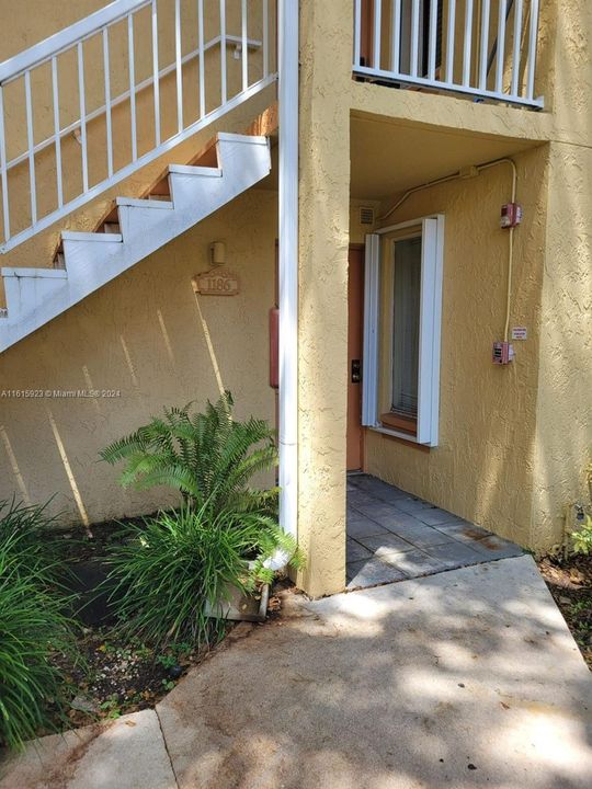 For Rent: $2,250 (2 beds, 2 baths, 1044 Square Feet)