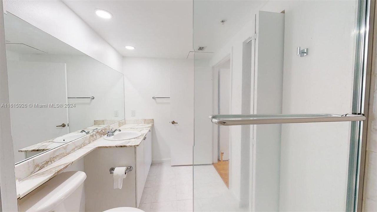 For Sale: $450,000 (2 beds, 2 baths, 1179 Square Feet)