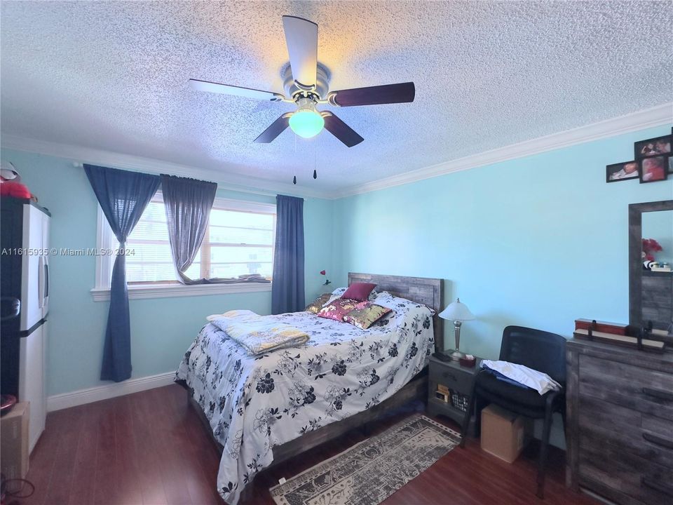 For Sale: $260,000 (1 beds, 1 baths, 750 Square Feet)