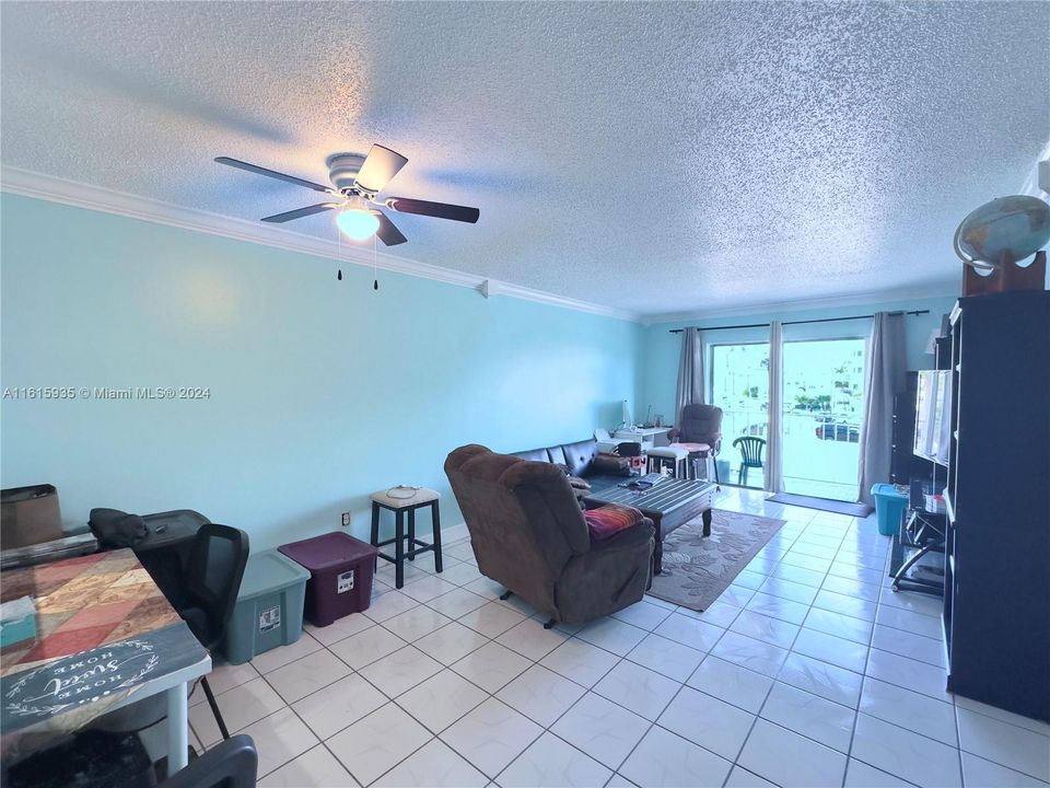 For Sale: $260,000 (1 beds, 1 baths, 750 Square Feet)