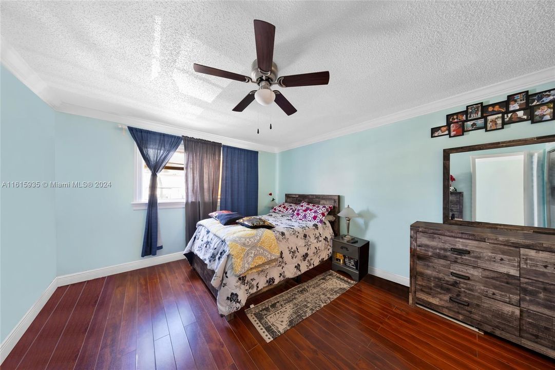 For Sale: $260,000 (1 beds, 1 baths, 750 Square Feet)