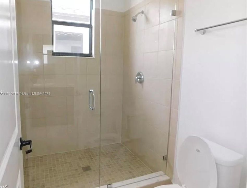 出租: $3,850 (3 贝兹, 2 浴室, 2025 平方英尺)