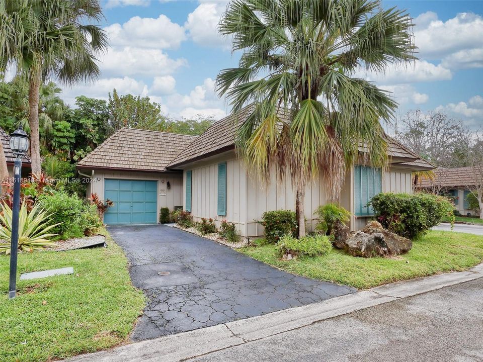 For Sale: $499,000 (3 beds, 2 baths, 1317 Square Feet)