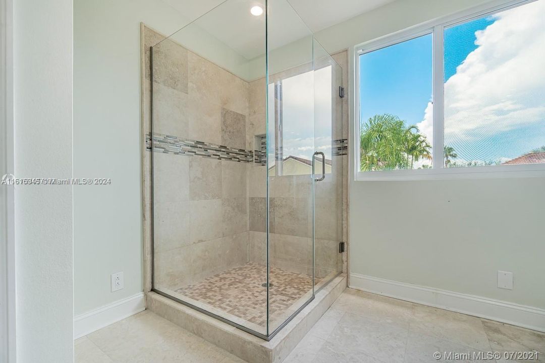 出租: $5,200 (4 贝兹, 2 浴室, 2133 平方英尺)