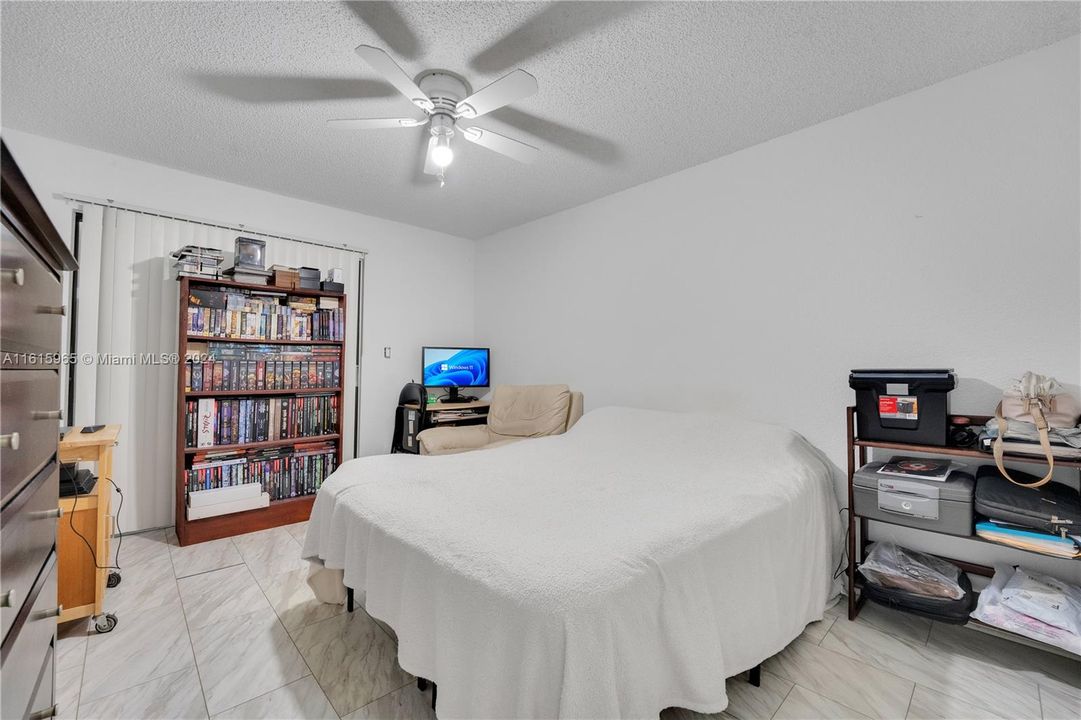 For Sale: $240,000 (1 beds, 1 baths, 651 Square Feet)