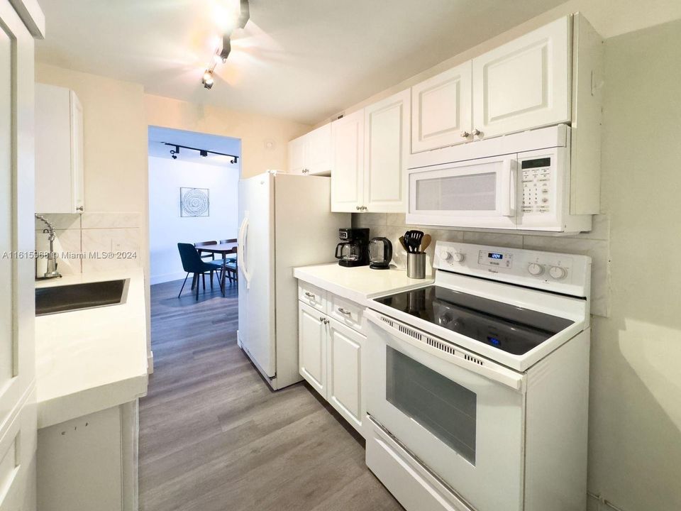 For Rent: $4,200 (2 beds, 2 baths, 940 Square Feet)