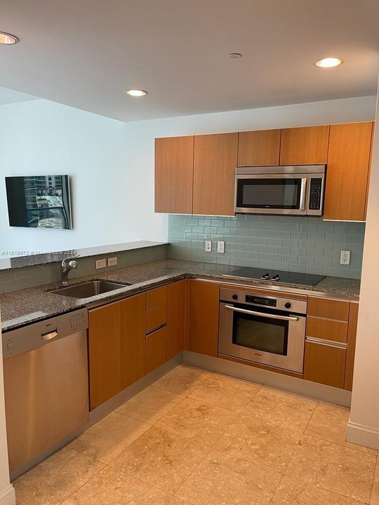 For Rent: $2,850 (1 beds, 1 baths, 551 Square Feet)