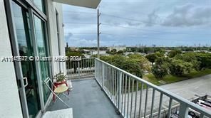 For Rent: $2,500 (2 beds, 2 baths, 1017 Square Feet)