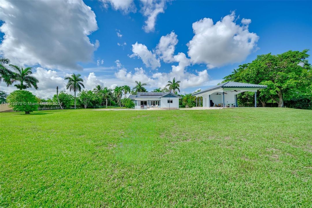 For Sale: $950,000 (3 beds, 3 baths, 1831 Square Feet)