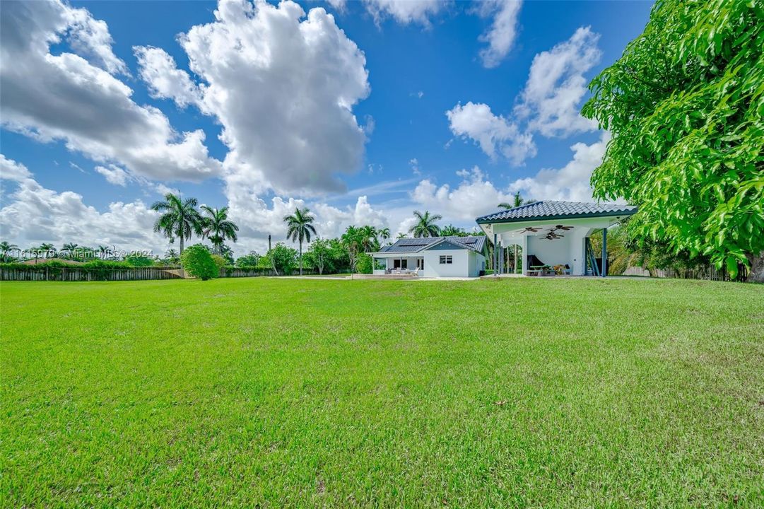 For Sale: $950,000 (3 beds, 3 baths, 1831 Square Feet)