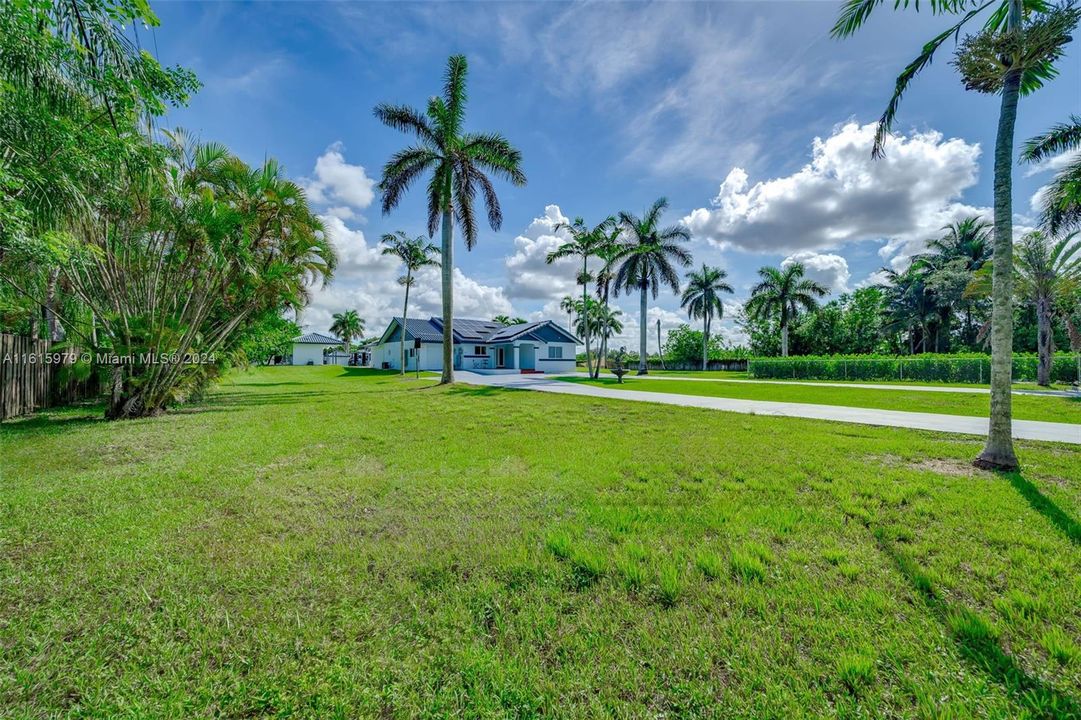 For Sale: $950,000 (3 beds, 3 baths, 1831 Square Feet)