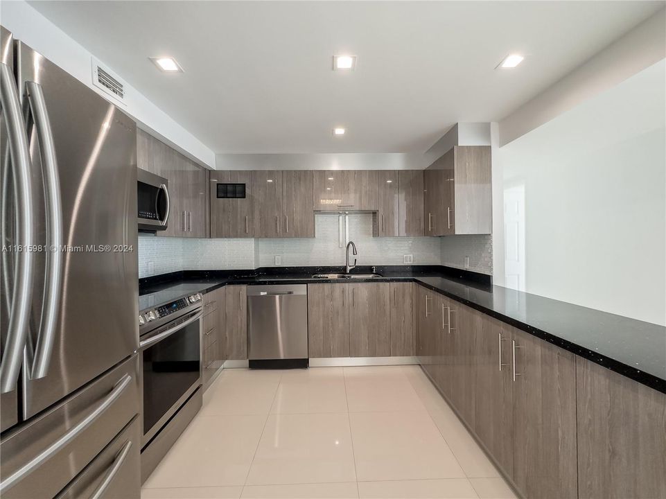 En Venta: $415,000 (2 camas, 2 baños, 1220 Pies cuadrados)