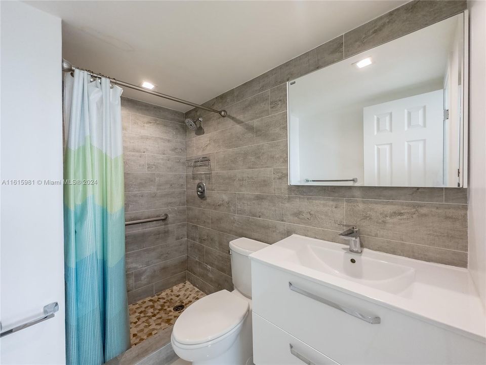 For Sale: $415,000 (2 beds, 2 baths, 1220 Square Feet)