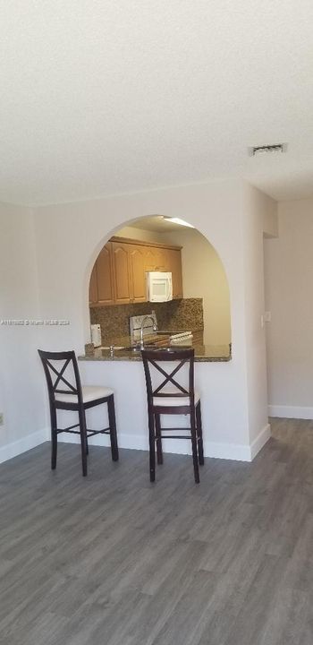 For Rent: $2,200 (2 beds, 2 baths, 750 Square Feet)