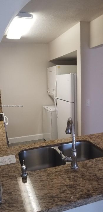 For Rent: $2,200 (2 beds, 2 baths, 750 Square Feet)