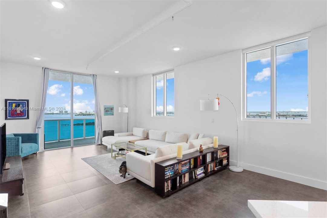 For Sale: $995,000 (2 beds, 2 baths, 1594 Square Feet)