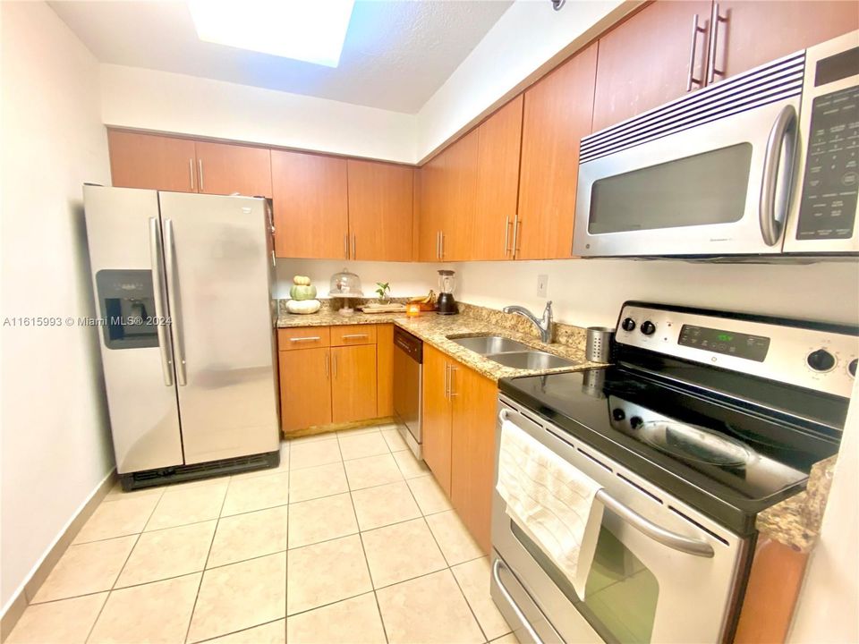 For Sale: $429,000 (2 beds, 2 baths, 1062 Square Feet)