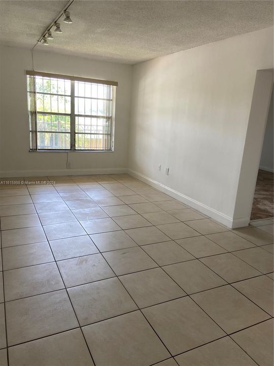 For Rent: $2,000 (2 beds, 2 baths, 1400 Square Feet)