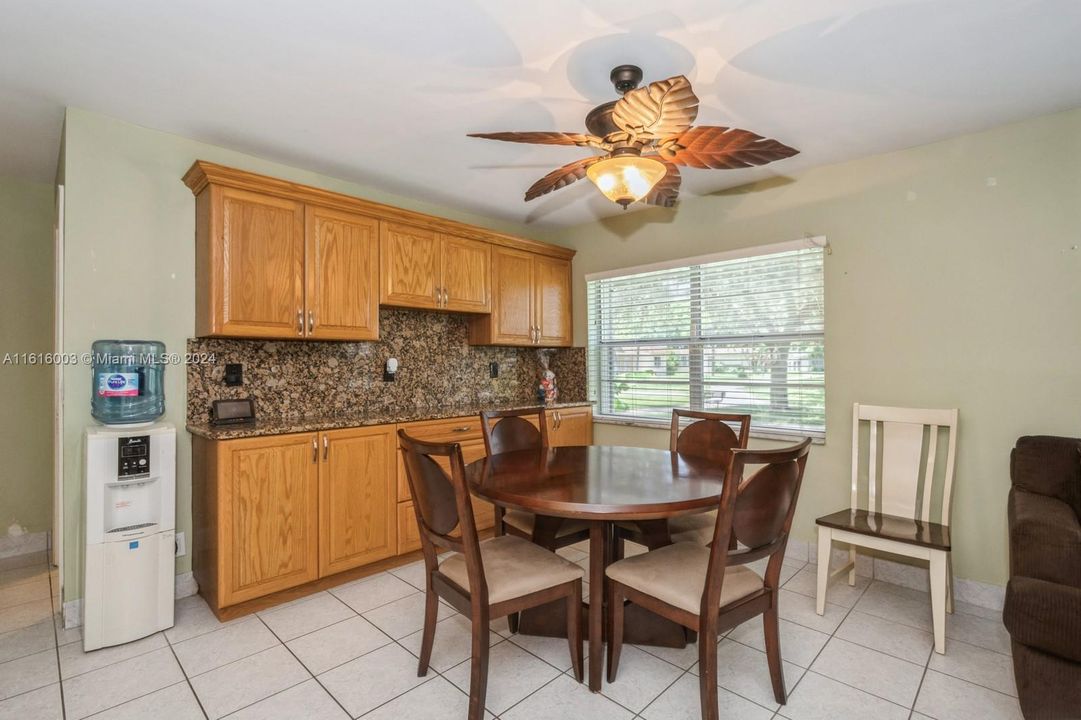 For Sale: $295,000 (2 beds, 2 baths, 1238 Square Feet)