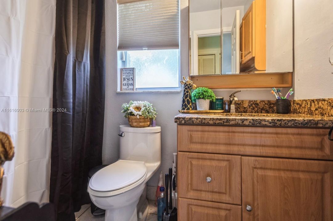 For Sale: $295,000 (2 beds, 2 baths, 1238 Square Feet)