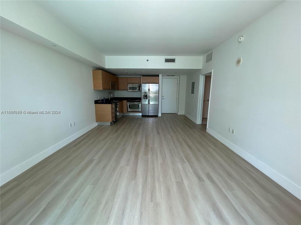 For Rent: $3,300 (1 beds, 1 baths, 639 Square Feet)