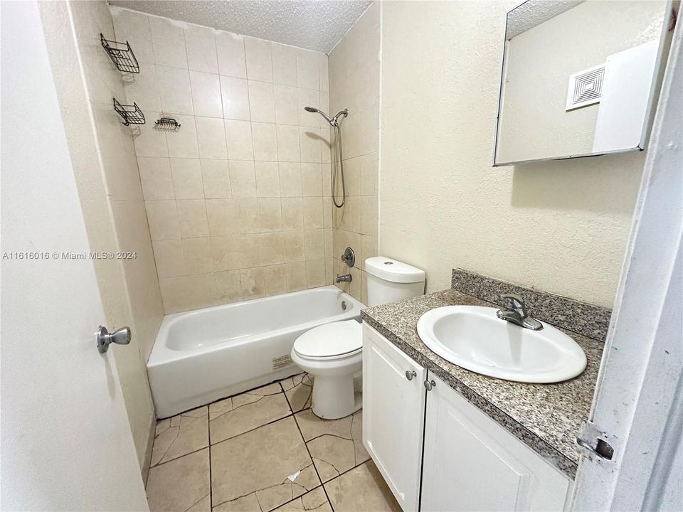 For Rent: $1,750 (2 beds, 1 baths, 771 Square Feet)