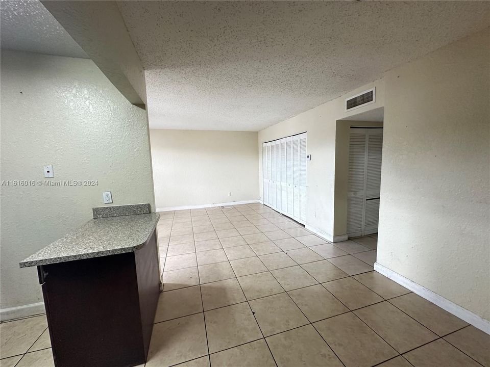 For Rent: $1,750 (2 beds, 1 baths, 771 Square Feet)