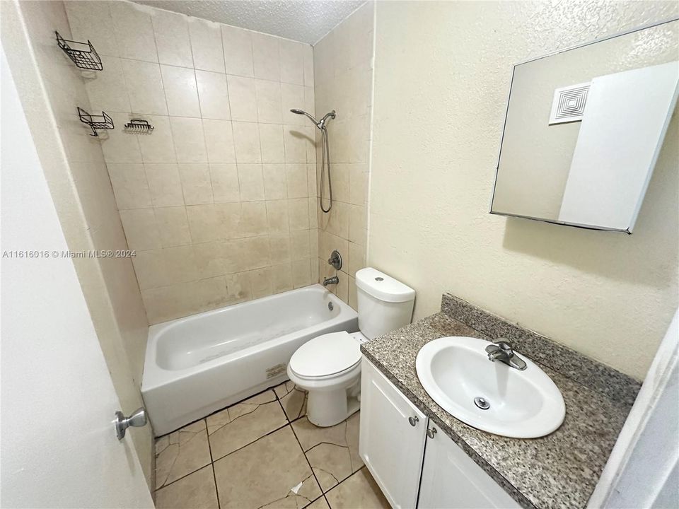 For Rent: $1,750 (2 beds, 1 baths, 771 Square Feet)