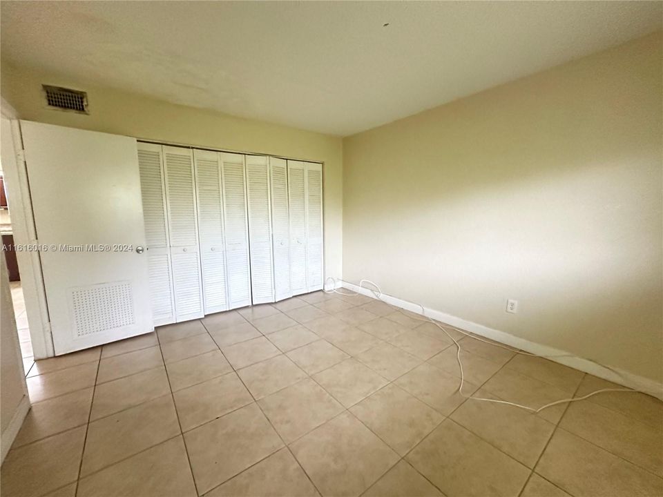 For Rent: $1,750 (2 beds, 1 baths, 771 Square Feet)