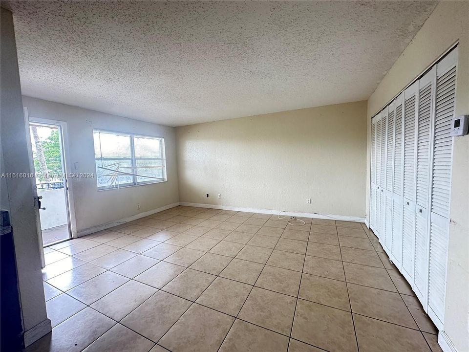 For Rent: $1,750 (2 beds, 1 baths, 771 Square Feet)