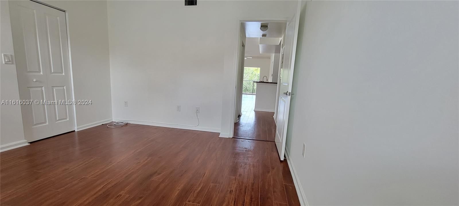 For Rent: $1,850 (1 beds, 1 baths, 885 Square Feet)