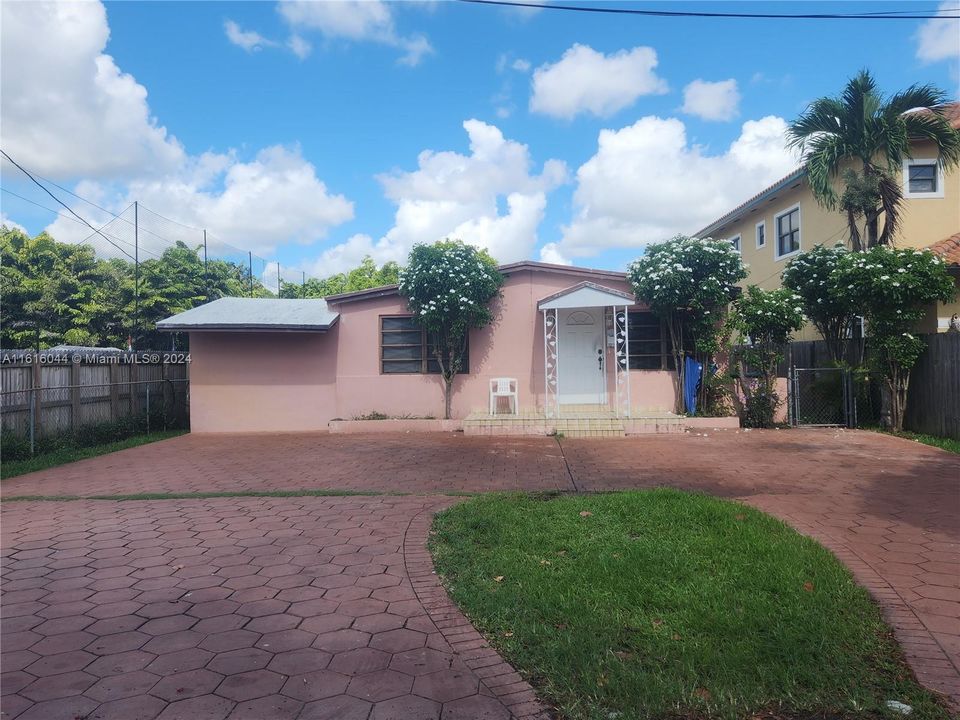 En Venta: $570,000 (2 camas, 1 baños, 1426 Pies cuadrados)