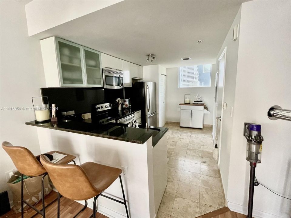 For Sale: $569,900 (1 beds, 1 baths, 790 Square Feet)