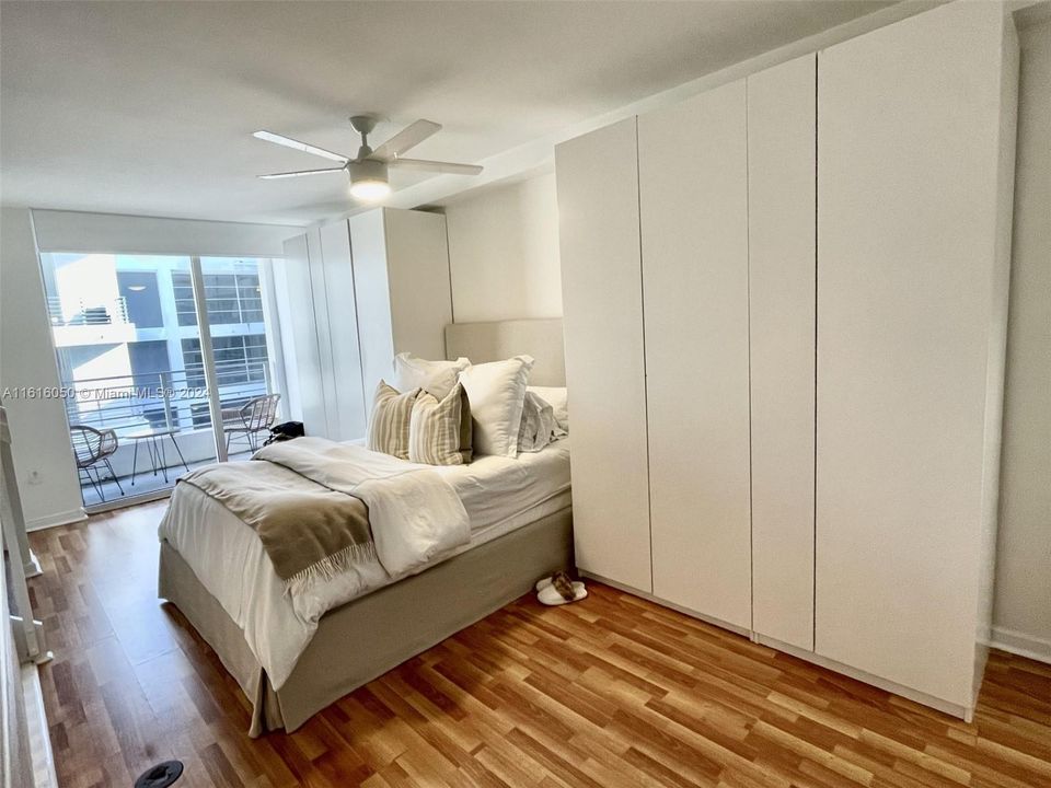 For Sale: $569,900 (1 beds, 1 baths, 790 Square Feet)