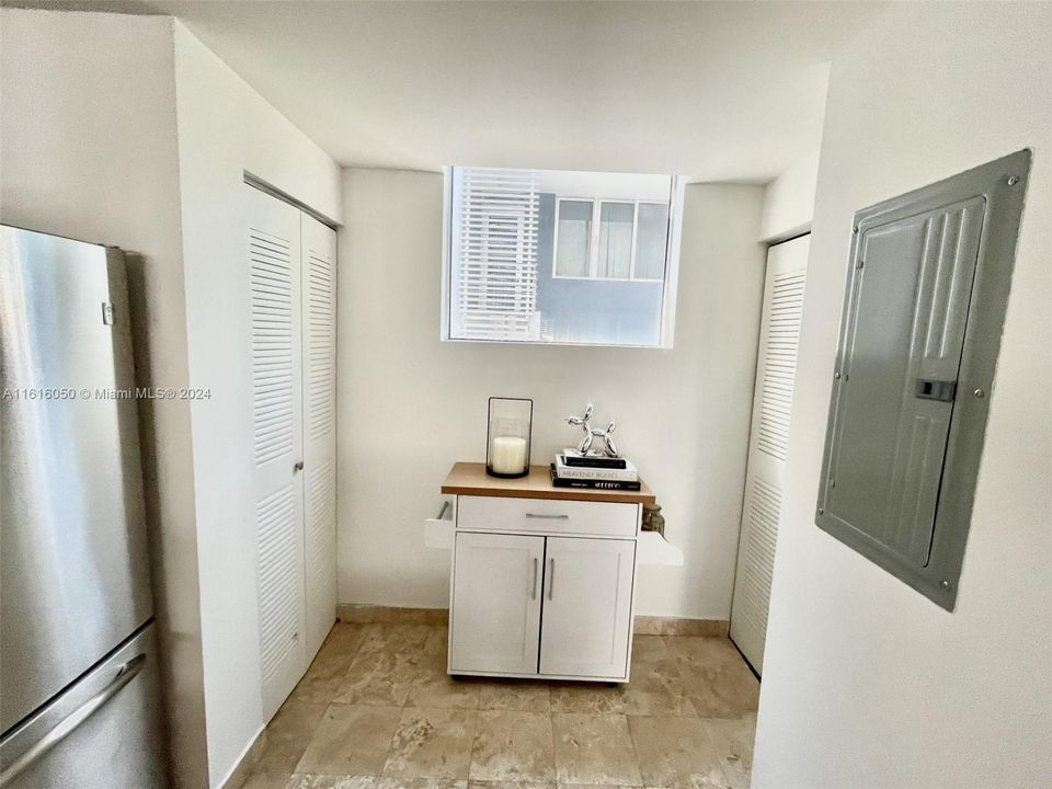 For Sale: $569,900 (1 beds, 1 baths, 790 Square Feet)