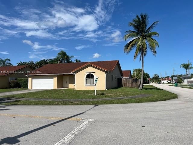 Corner Lot with side entrance Wood Fence