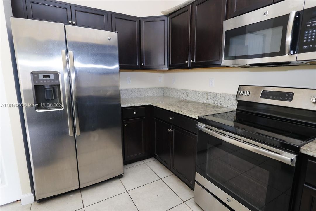 For Rent: $2,900 (3 beds, 2 baths, 1432 Square Feet)