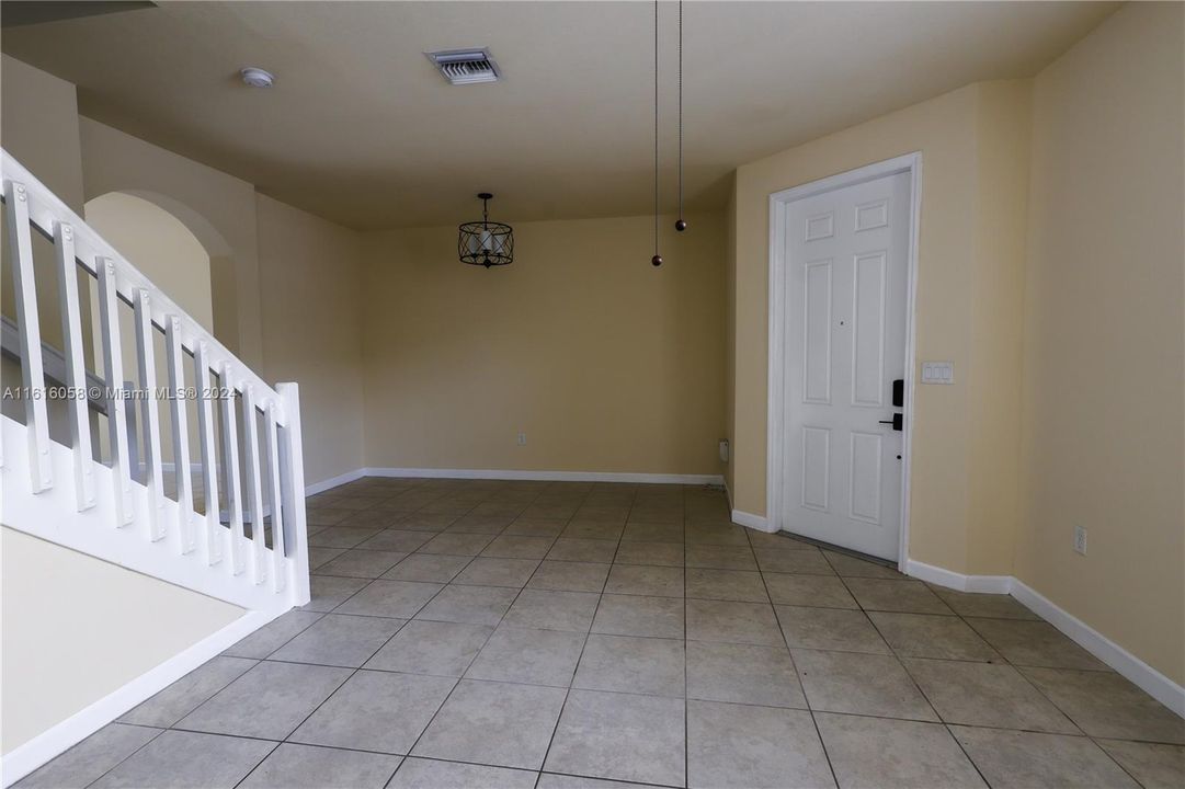 For Rent: $2,900 (3 beds, 2 baths, 1432 Square Feet)