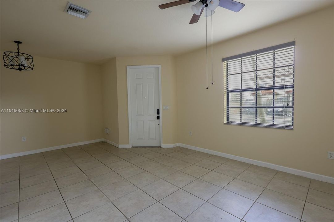 For Rent: $2,900 (3 beds, 2 baths, 1432 Square Feet)