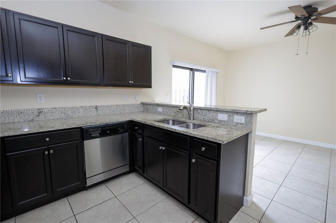 For Rent: $2,900 (3 beds, 2 baths, 1432 Square Feet)