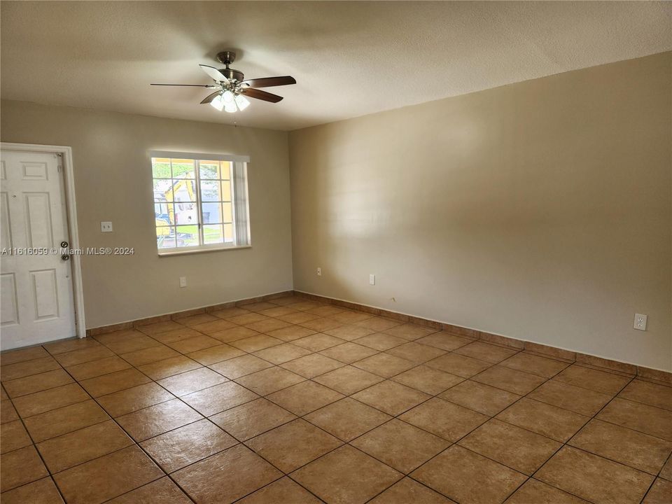 For Rent: $3,100 (3 beds, 2 baths, 1300 Square Feet)