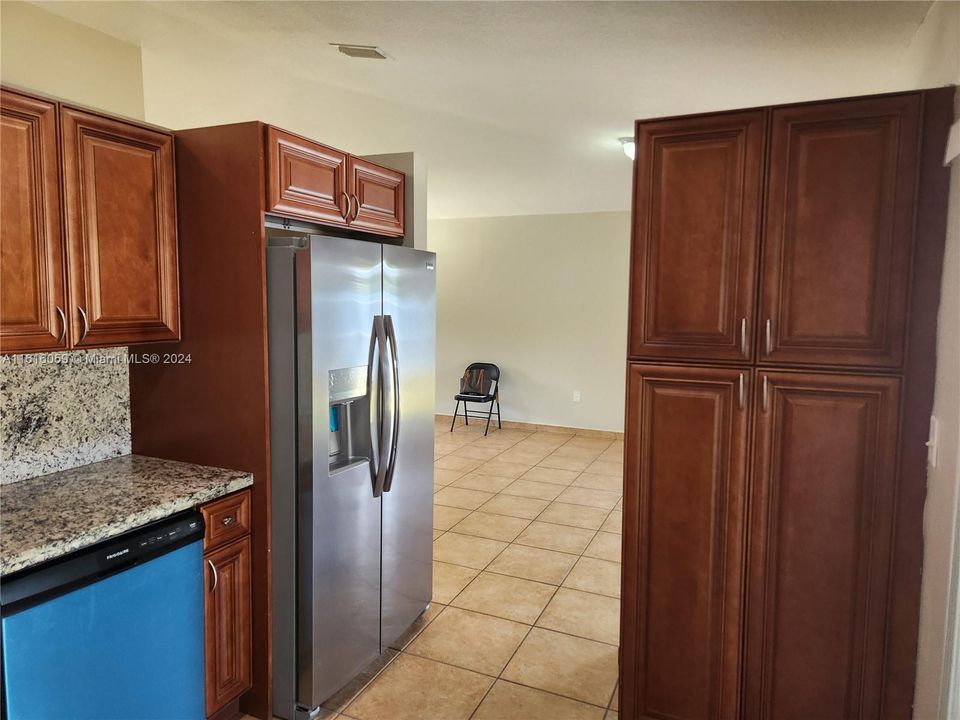 Recently Rented: $3,100 (3 beds, 2 baths, 1300 Square Feet)