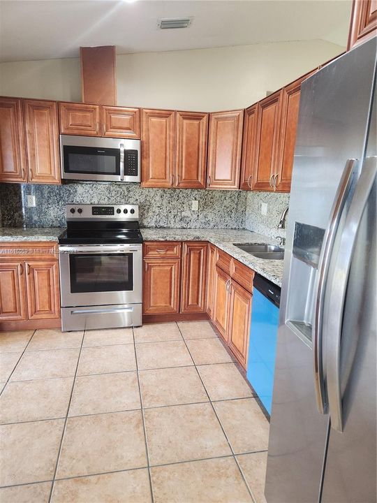 For Rent: $3,100 (3 beds, 2 baths, 1300 Square Feet)