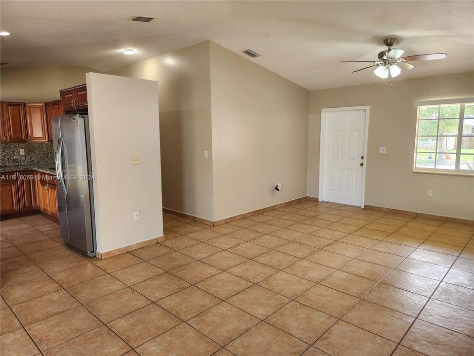 Recently Rented: $3,100 (3 beds, 2 baths, 1300 Square Feet)