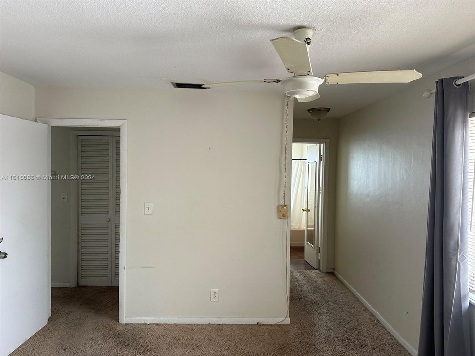 For Sale: $158,900 (1 beds, 1 baths, 660 Square Feet)